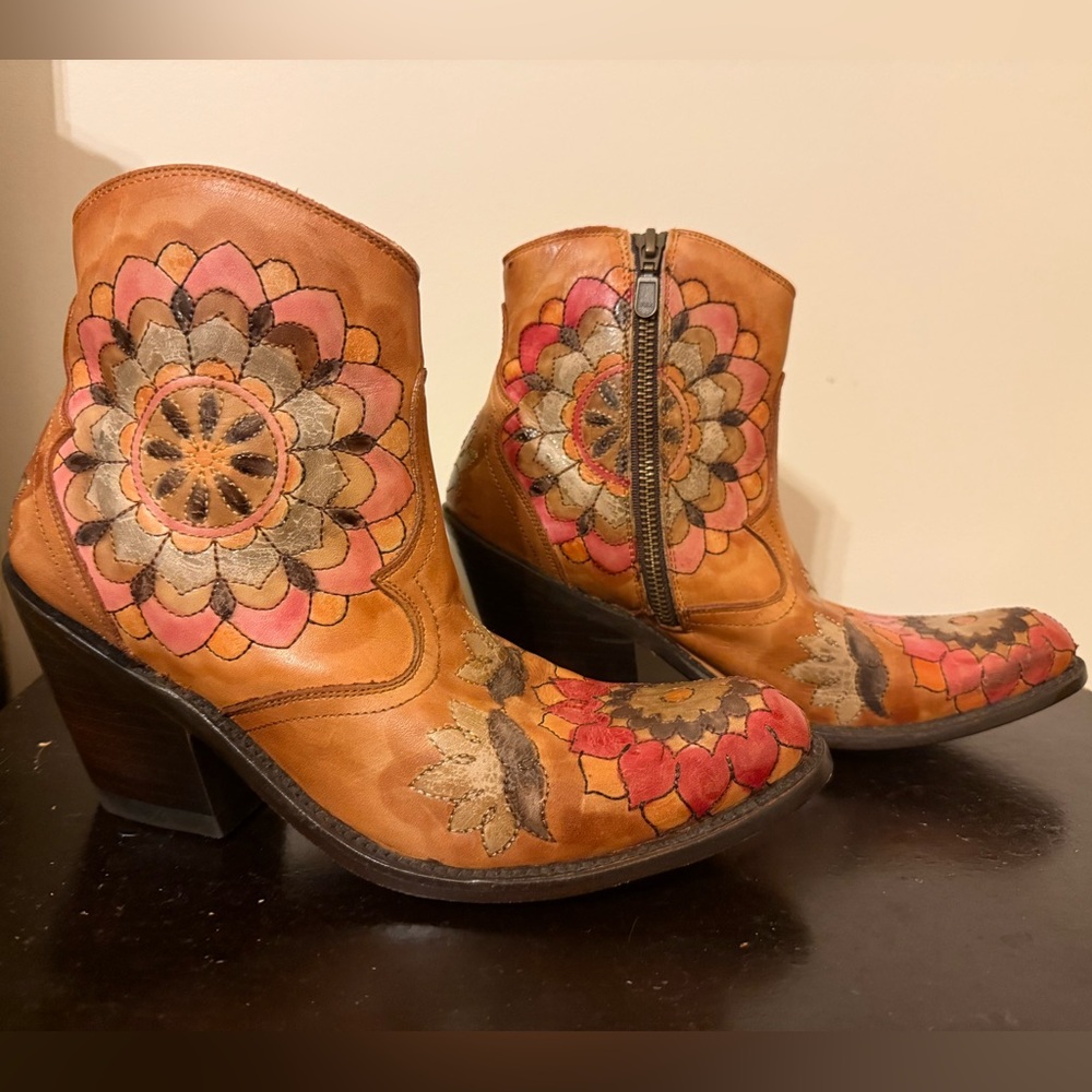 Dan Post “Painted Blossom” Boots- No box